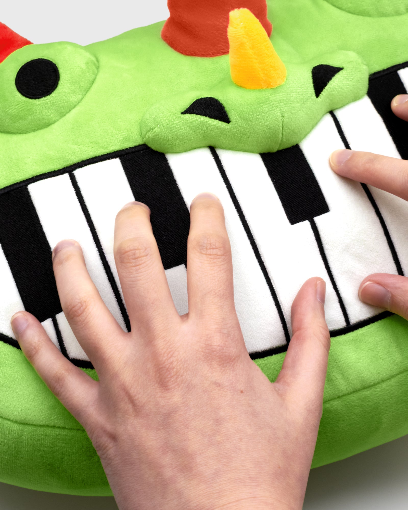 PoppyPlaytime_PianosaurusPillow_Detail_2